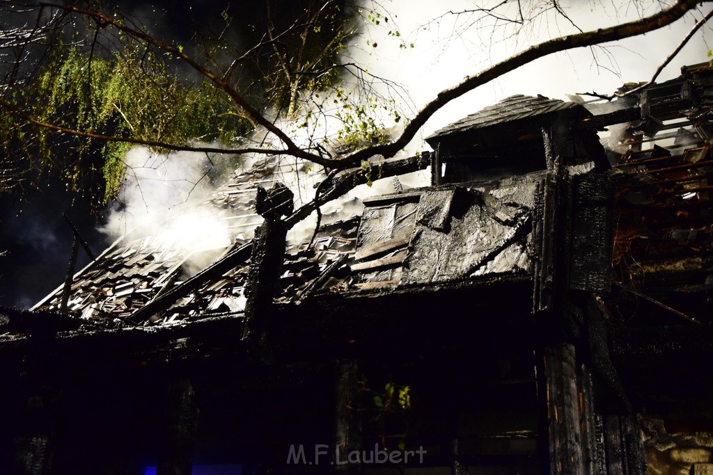 Grossfeuer Einfamilienhaus Siegburg Muehlengrabenstr P0281.JPG - Miklos Laubert